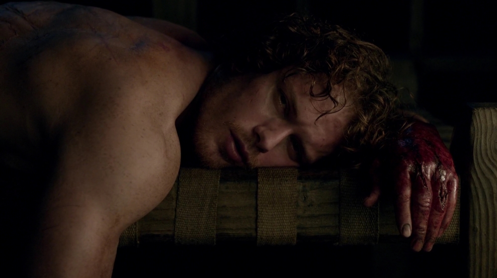 ¿Por qué 'Black Jack' Randall viola a Jamie Fraser? Outlander-s01e16-to-ransom-a-mans-soul-1080p-mkv_000251585