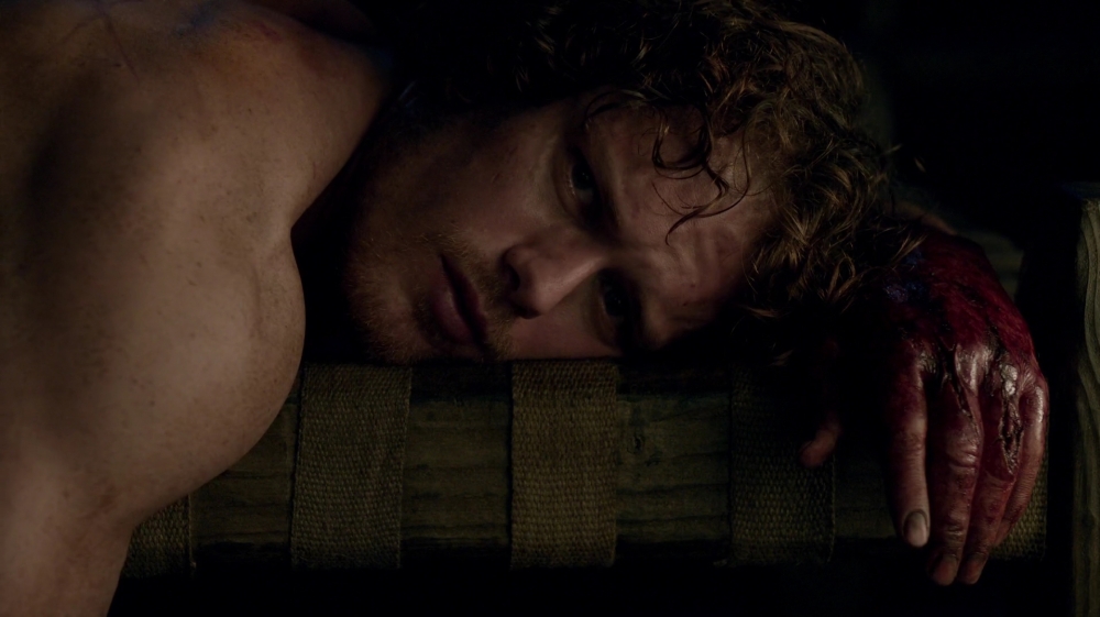 ¿Por qué 'Black Jack' Randall viola a Jamie Fraser? Outlander-s01e16-to-ransom-a-mans-soul-1080p-mkv_000287621