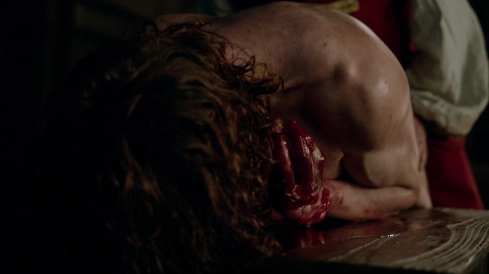 ¿Por qué 'Black Jack' Randall viola a Jamie Fraser? Outlander-s01e16-to-ransom-a-mans-soul-1080p-mkv_001002335