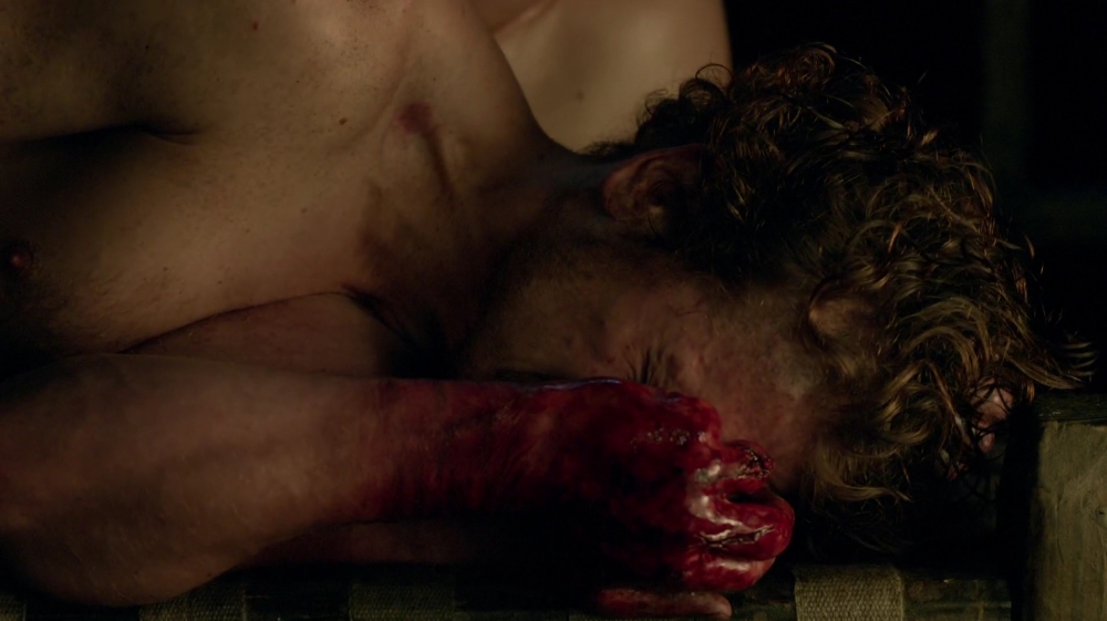 ¿Por qué 'Black Jack' Randall viola a Jamie Fraser? Outlander-s01e16-to-ransom-a-mans-soul-1080p-mkv_002748121
